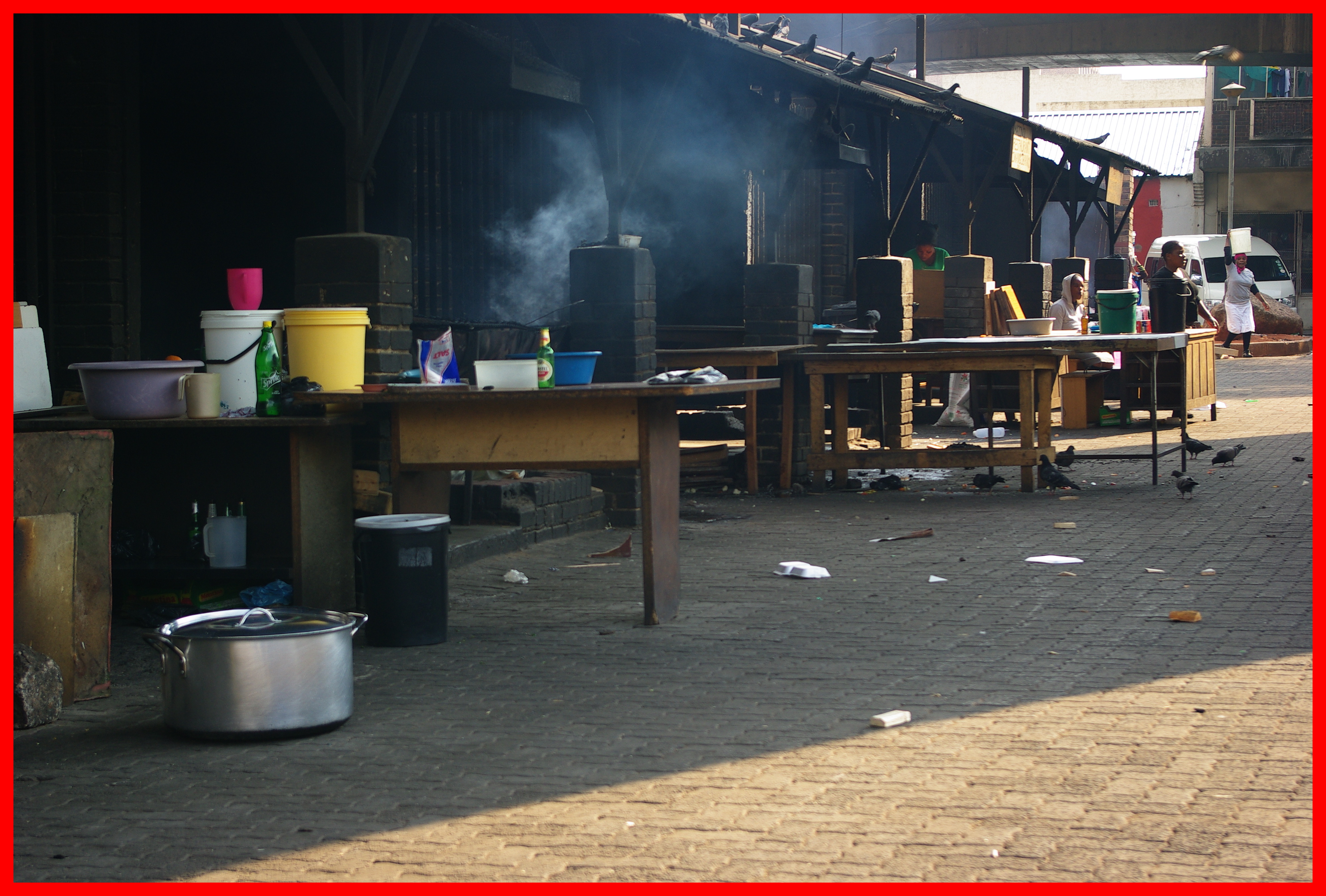 convert -bordercolor red -border 10 IMGP8582.JPG IMGP8582_border_red.JPG